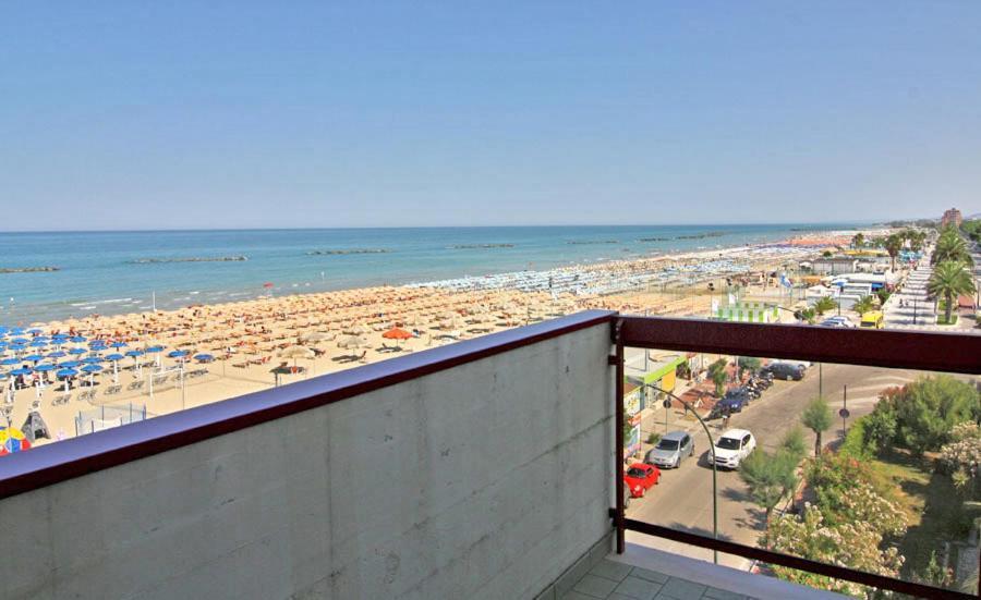 Hotel Palmarosa Roseto Degli Abruzzi Ruang foto