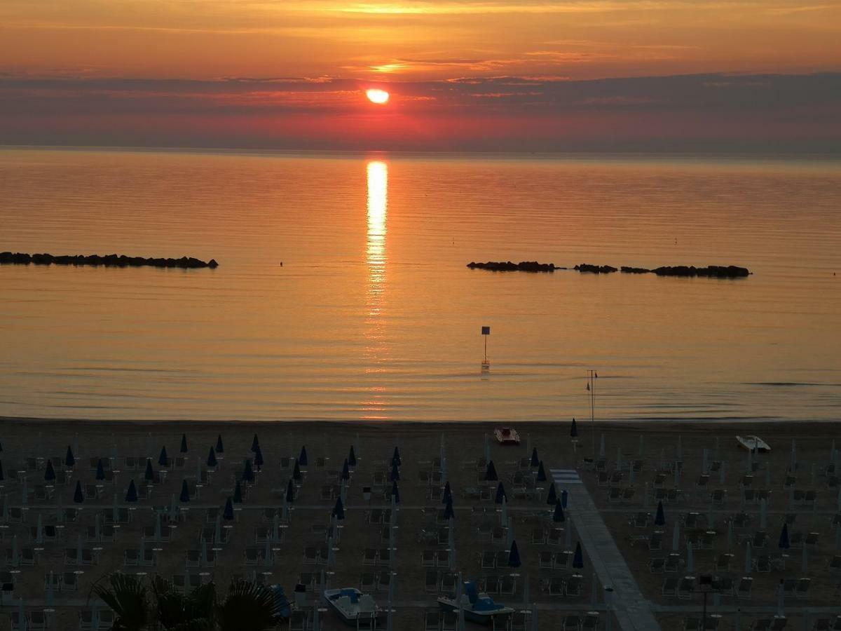 Hotel Palmarosa Roseto Degli Abruzzi Bagian luar foto