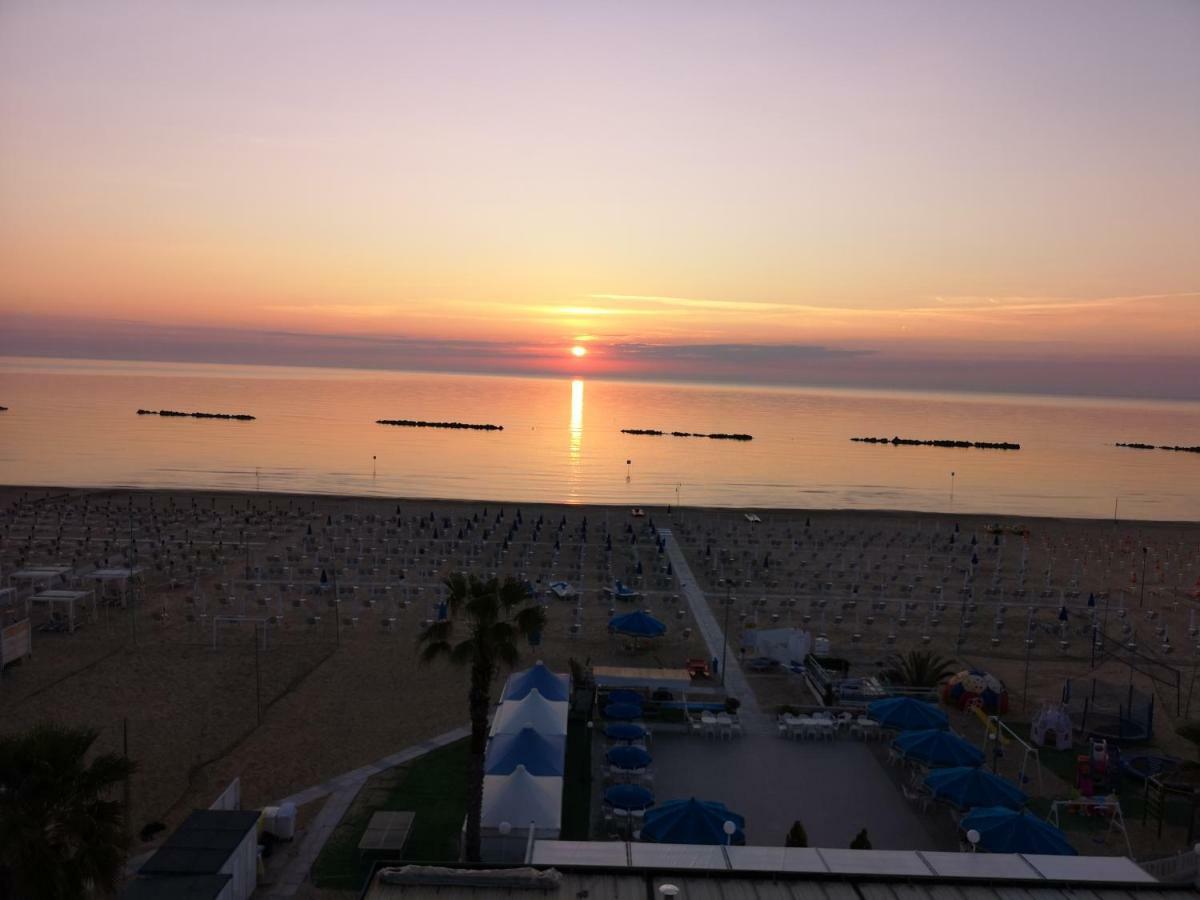 Hotel Palmarosa Roseto Degli Abruzzi Bagian luar foto